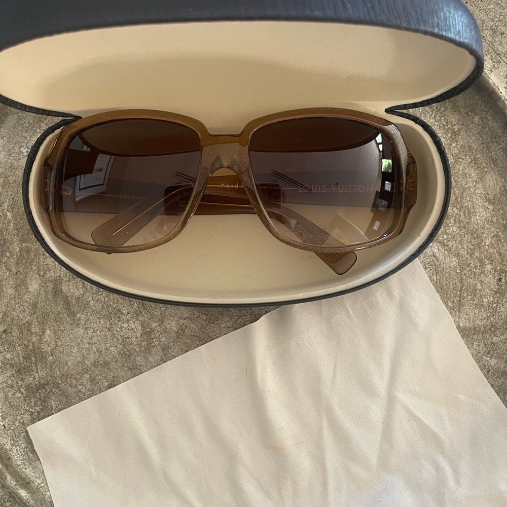 VINTAGE Louis Vuitton Brown Sunglasses - Picture 2 of 15